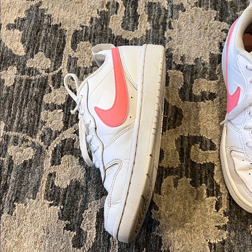 Nike Kids Sneakers in White and Pink - Picture 3 of 5